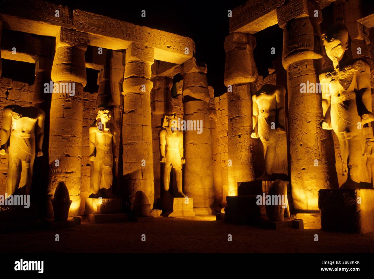 EGYPT, LUXOR, TEMPLE OF LUXOR ILLUMINATED AT NIGHT Stock Photo Alamy