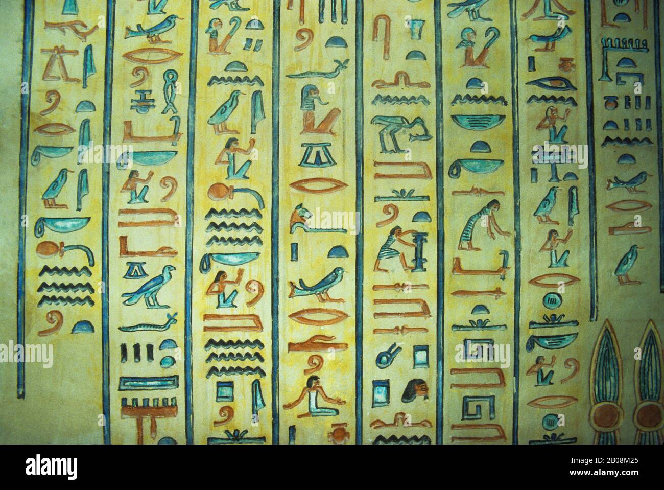 EGYPT, NEAR LUXOR, VALLEY OF THE QUEENS, INTERIOR WALL FRESCOES OF QUEEN AMONHERKHEPSEF'S TOMB, HIEROGLYPHS Stock Photo