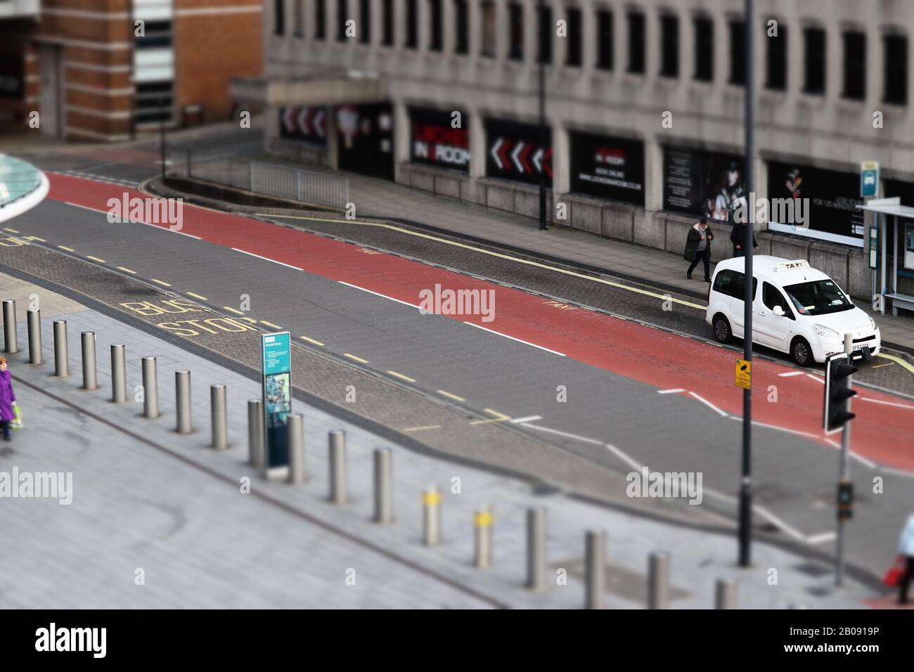 Empty road city hi-res stock photography and images - Alamy