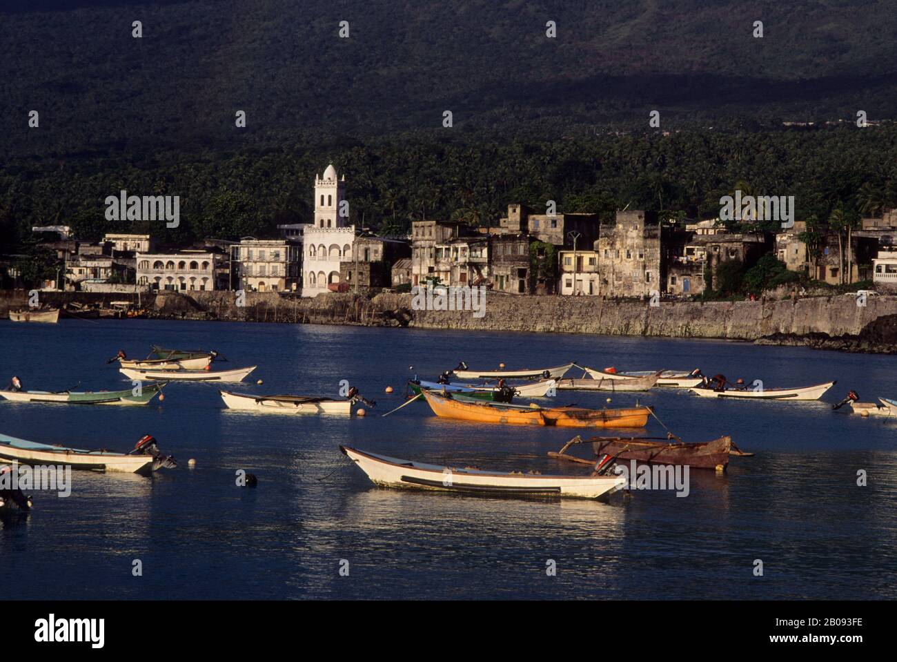 COMORO ISLAND, GRAND COMORE, MORONI, VIEW OF TOWN WITH FISHING BOATS IN FOREGROUND Stock Photo