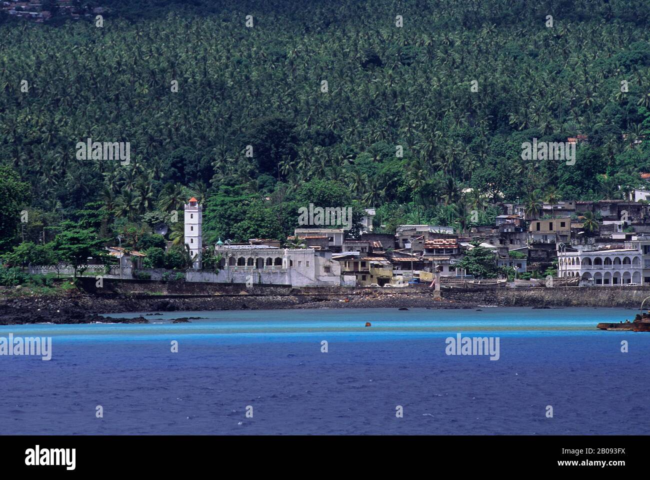 COMORO ISLANDS, GRAND COMORE, MORONI, VIEW OF TOWN, COCONUT PALM PLANTATION Stock Photo