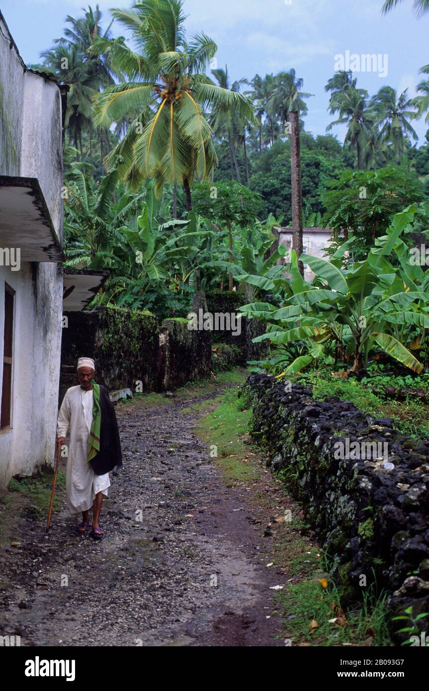 COMORO ISLANDS, GRAND COMORE, ISLAND SCENE WITH MUSLIM MAN WALKING ON ROAD Stock Photo