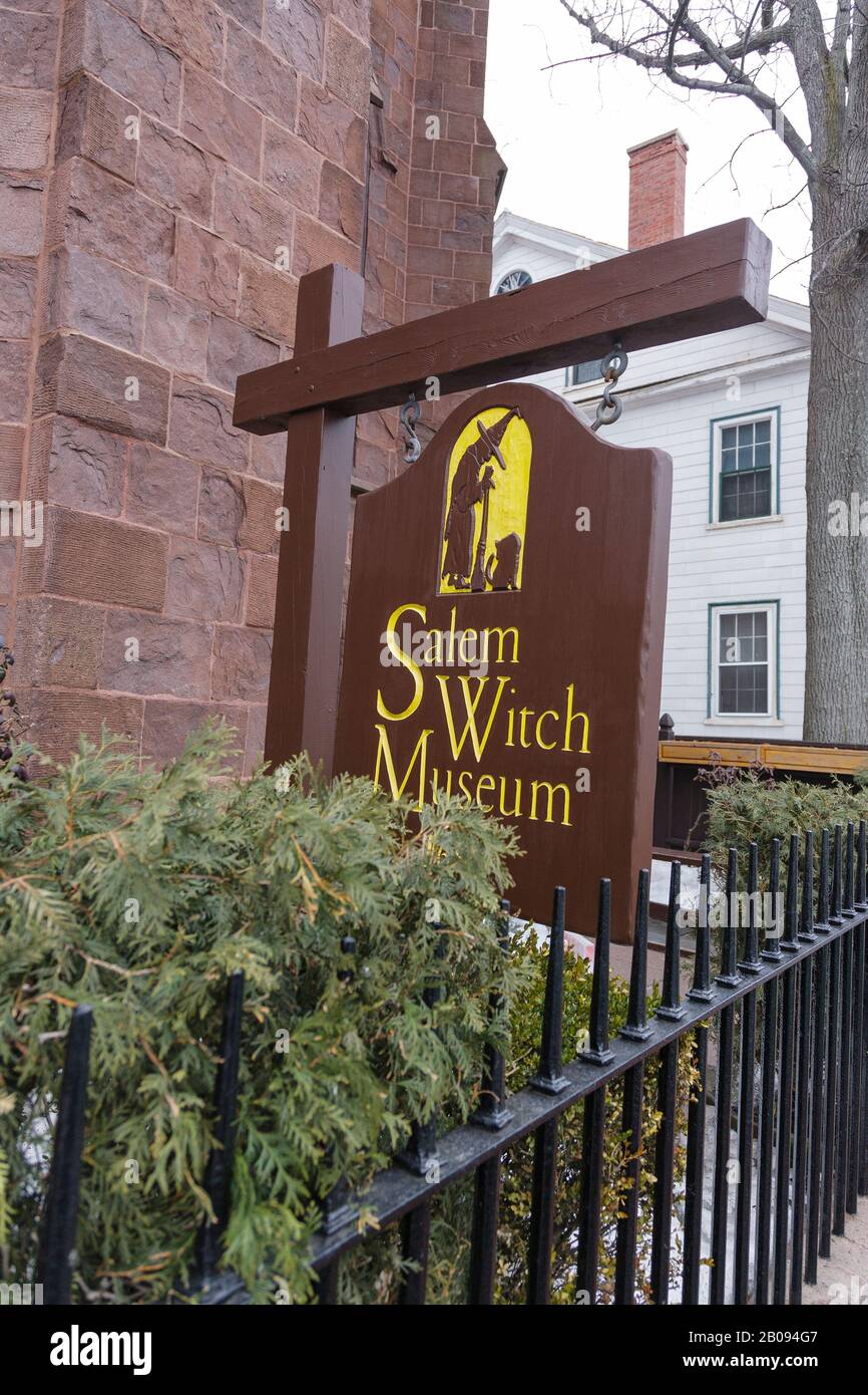 Roger statue salem witch museum hires stock photography and images Alamy