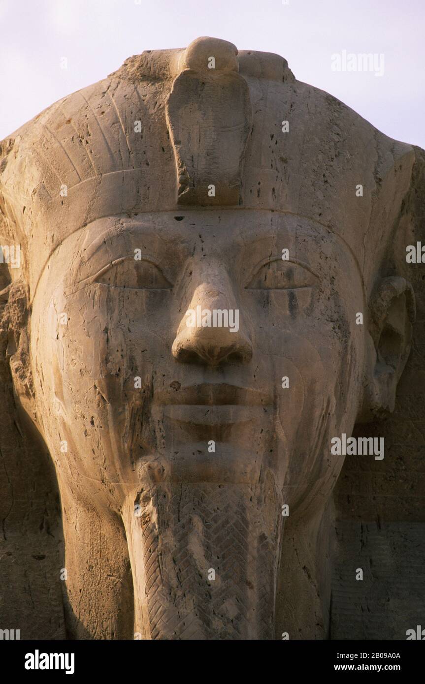EGYPT, NEAR CAIRO, MEMPHIS, ALABASTER SPINX FROM 18TH DYNASTY, CLOSE-UP ...