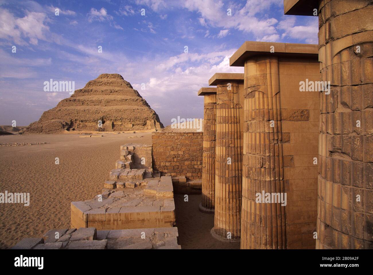 EGYPT, NEAR CAIRO, SAKKARA, STEP PYRAMID, 2686 BC, OLDEST STONE