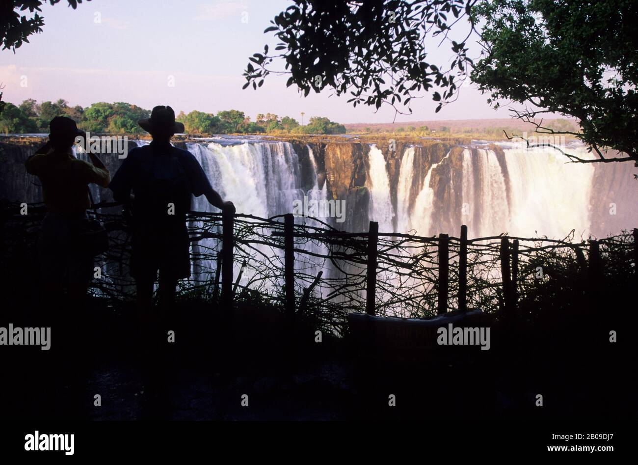 ZIMBABWE VICTORIA FALLS ZAMBEZI RIVER TOURISTS Stock Photo Alamy Zimbabwe Victoria Falls Zambezi River Tourists 2B09DJ7