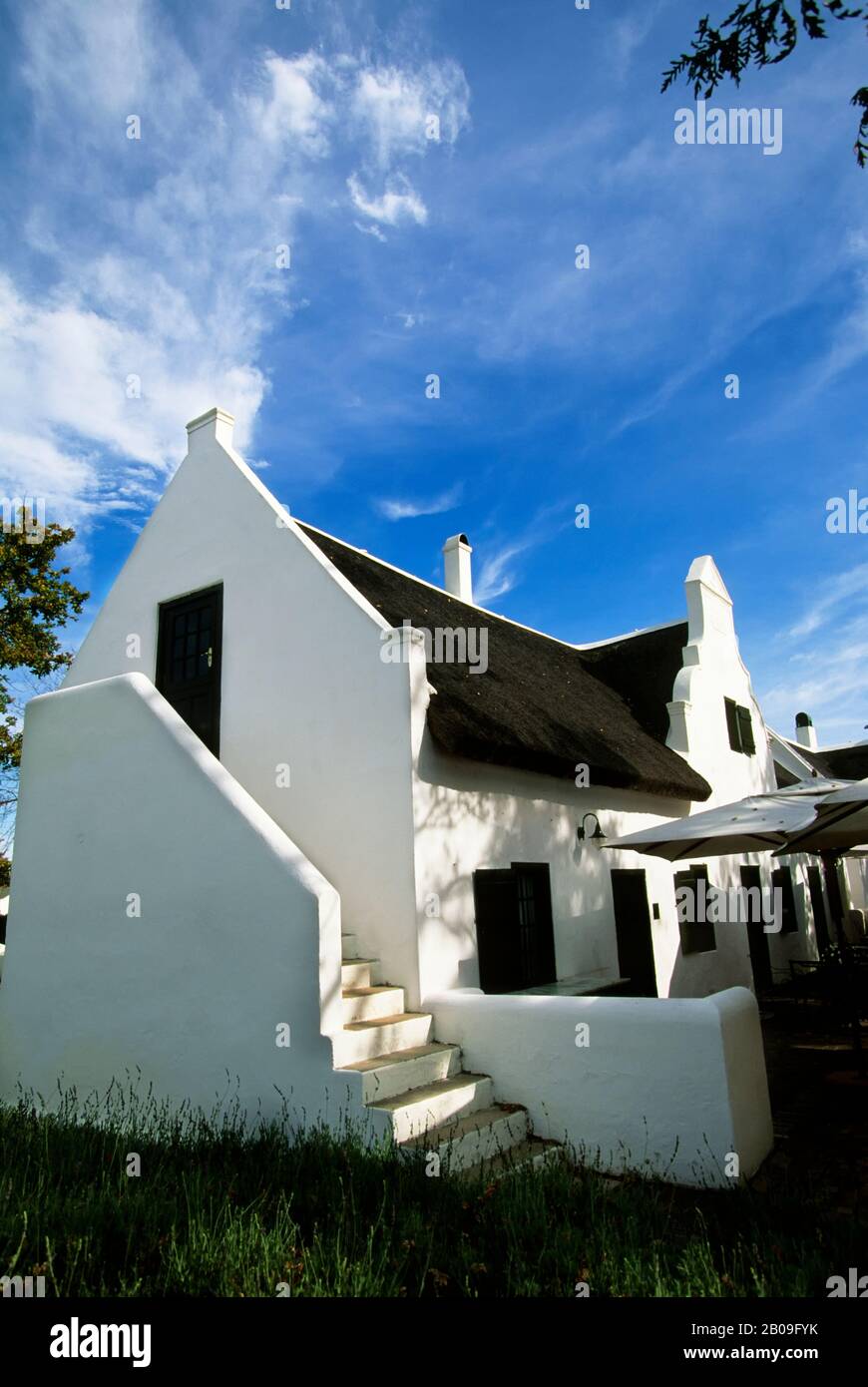 SOUTH AFRICA, NEAR CAPE TOWN, STELLENBOSCH WINE COUNTRY, SPIER ESTATE, DUTCH COLONIAL ARCHITECTURE Stock Photo