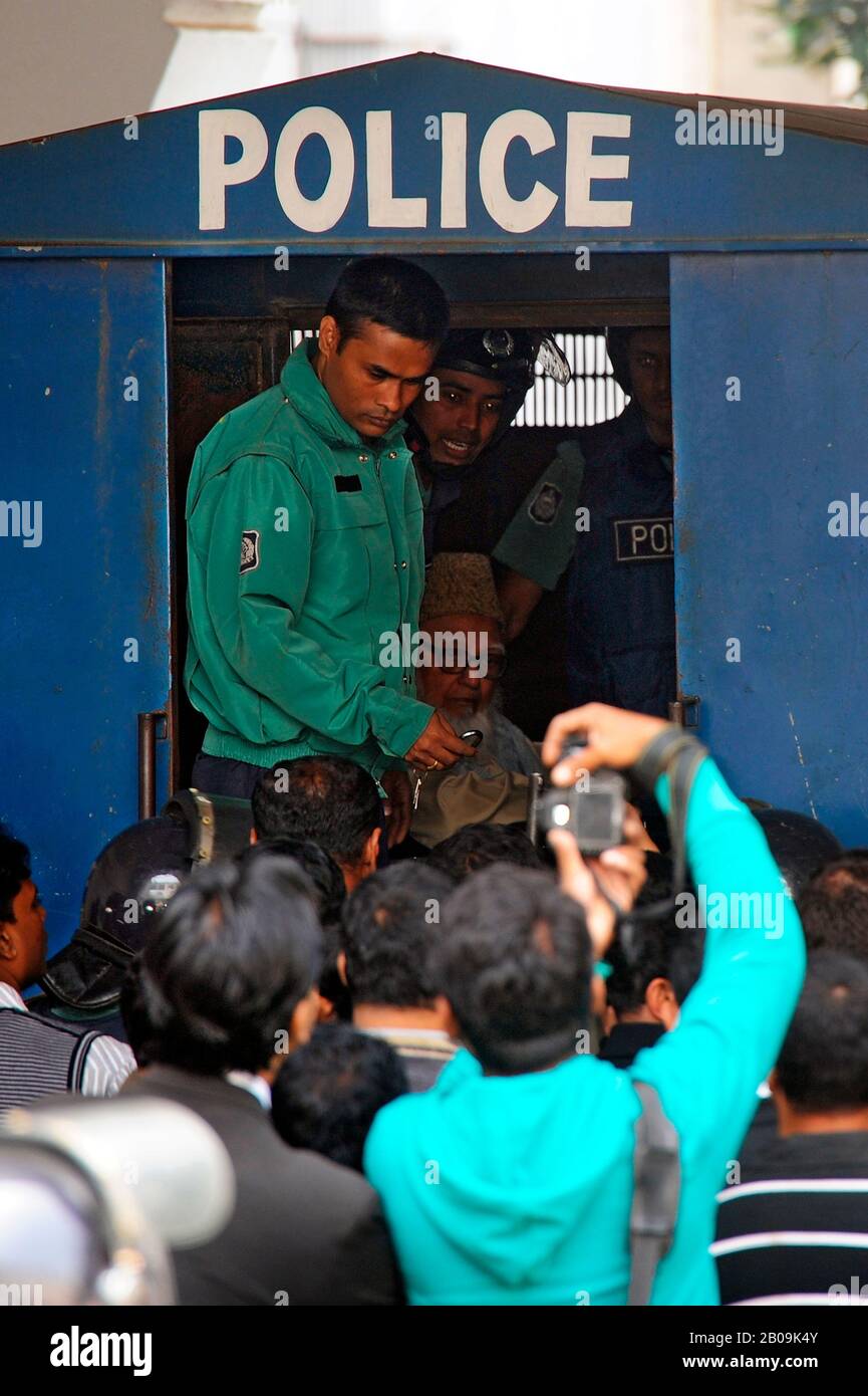 Police officers escort the former Jamaat-e-Islami chief Ghulam Azam, inside a  prison van, to Dhaka Central Jail. His bail plea was rejected by a special tribunal at the Bangladesh International Crimes Tribunal that sentenced him with imprisonment pending trial on charges committed against humanity during the liberation war of 1971. Dhaka, Bangladesh. January 11, 2012. Stock Photo