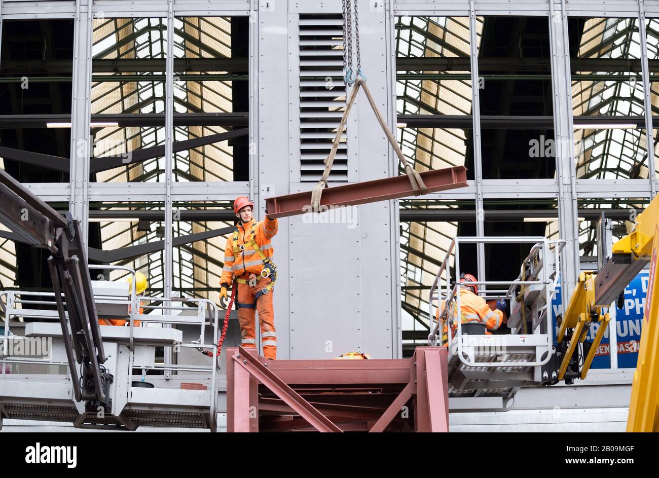 Berlin, Germany. 11th Feb, 2020. The renovation of the hall roof, which is over 100 years old, is being prepared with load-bearing supports on one side. The Berlin transport hub is a stop for long-distance, regional and S-Bahn trains. Credit: Soeren Stache/dpa-Zentralbild/ZB/dpa/Alamy Live News Stock Photo