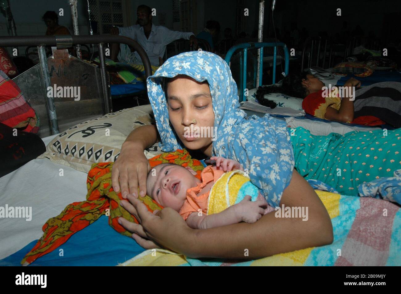 Dhaka medical college hospital hires stock photography and images Alamy
