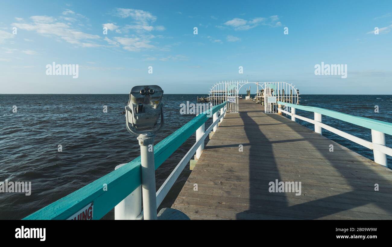 PINE ISLAND, FLORIDA - JAN 17, 2020. Old weathered telescopic viewer on Bokeelia Pier. Stock Photo