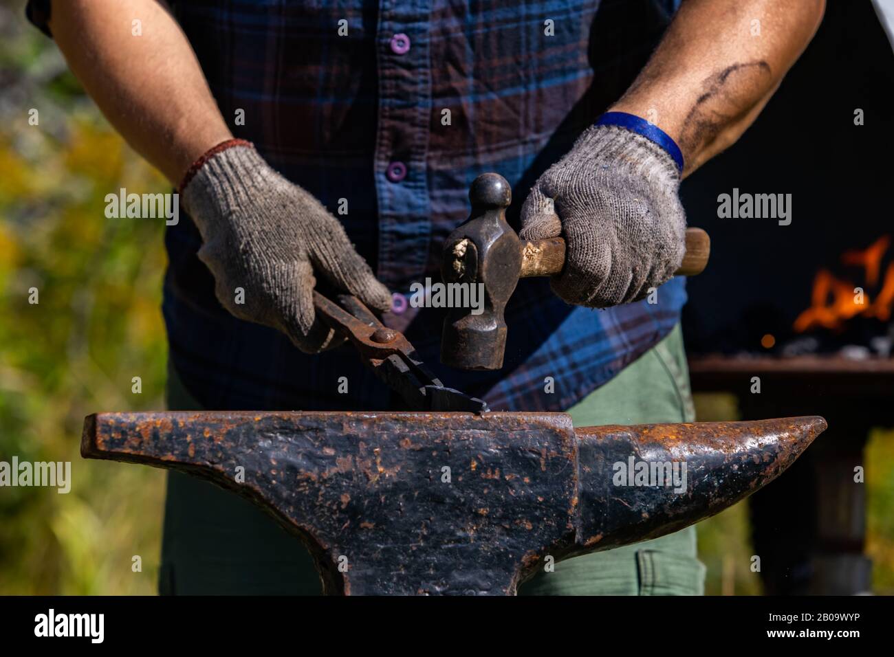 Iron smithing hi res stock photography and images Alamy