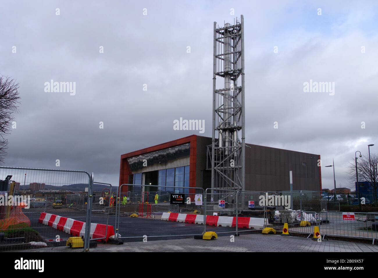 New Power Plant. The facility will channel heat from the River Clyde at Queens Quay basin, off Alisa Road, to homes, a care home and Health Centre Stock Photo