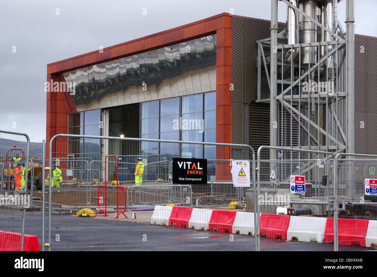 New Power Plant. The facility will channel heat from the River Clyde at Queens Quay basin, off Alisa Road, to homes, a care home and Health Centre Stock Photo