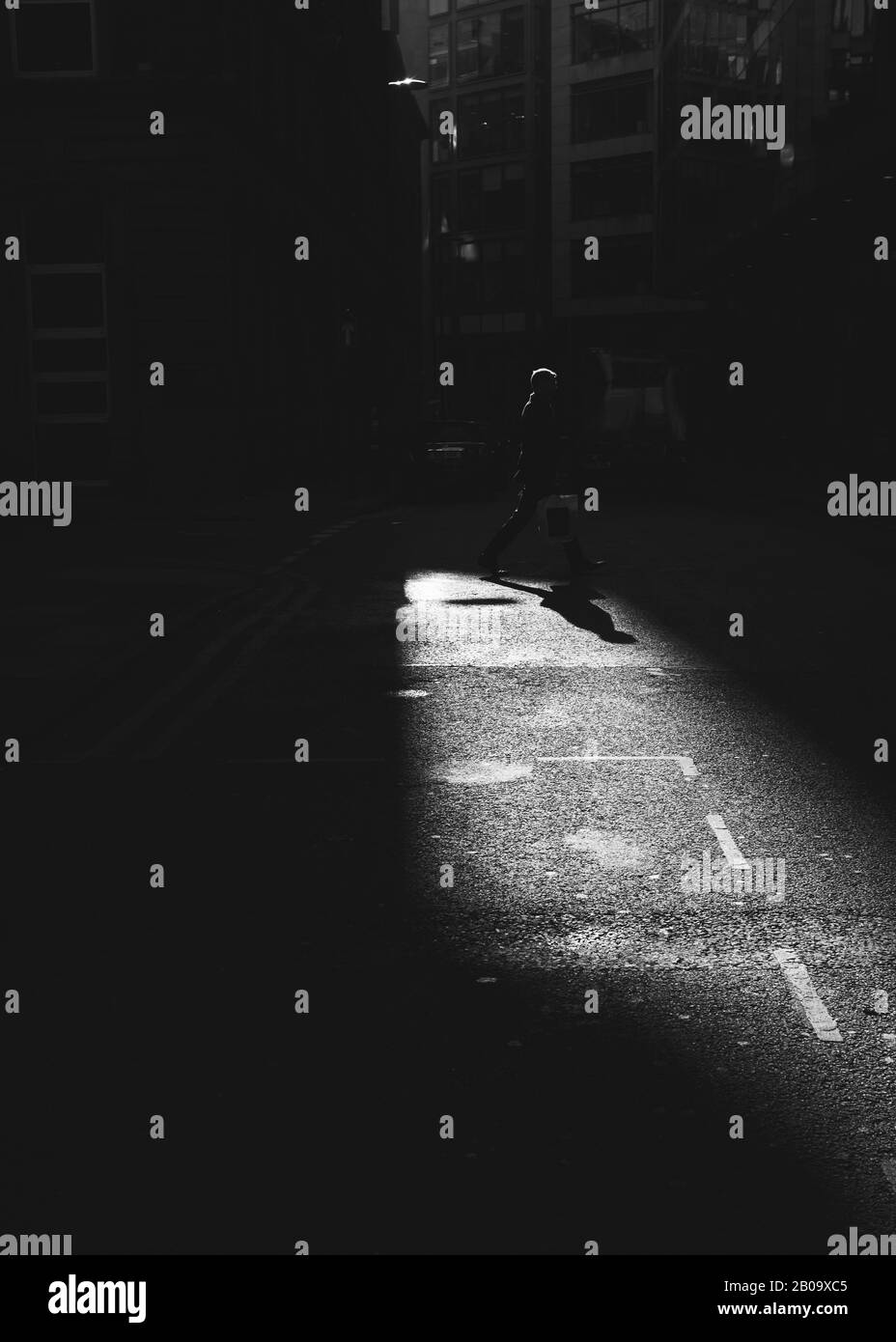 Lonely city street light hi-res stock photography and images - Alamy