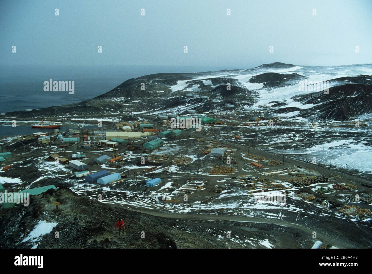 ANTARCTICA, ROSS SEA, MCMURDO SOUND, OVERVIEW OF U.S. RESEARCH STATION MCMURDO Stock Photo