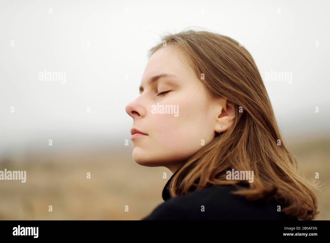 Outdoor portrait of a young woman Stock Photo - Alamy