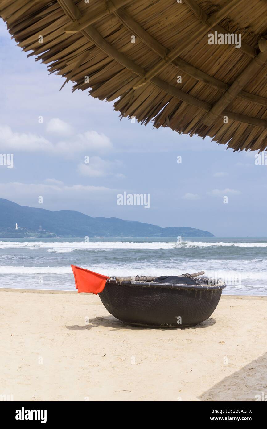 Vietnam beach - Basket boat at My Khe Beach in Da Nang in Vietnam, Southeast Asia. Stock Photo