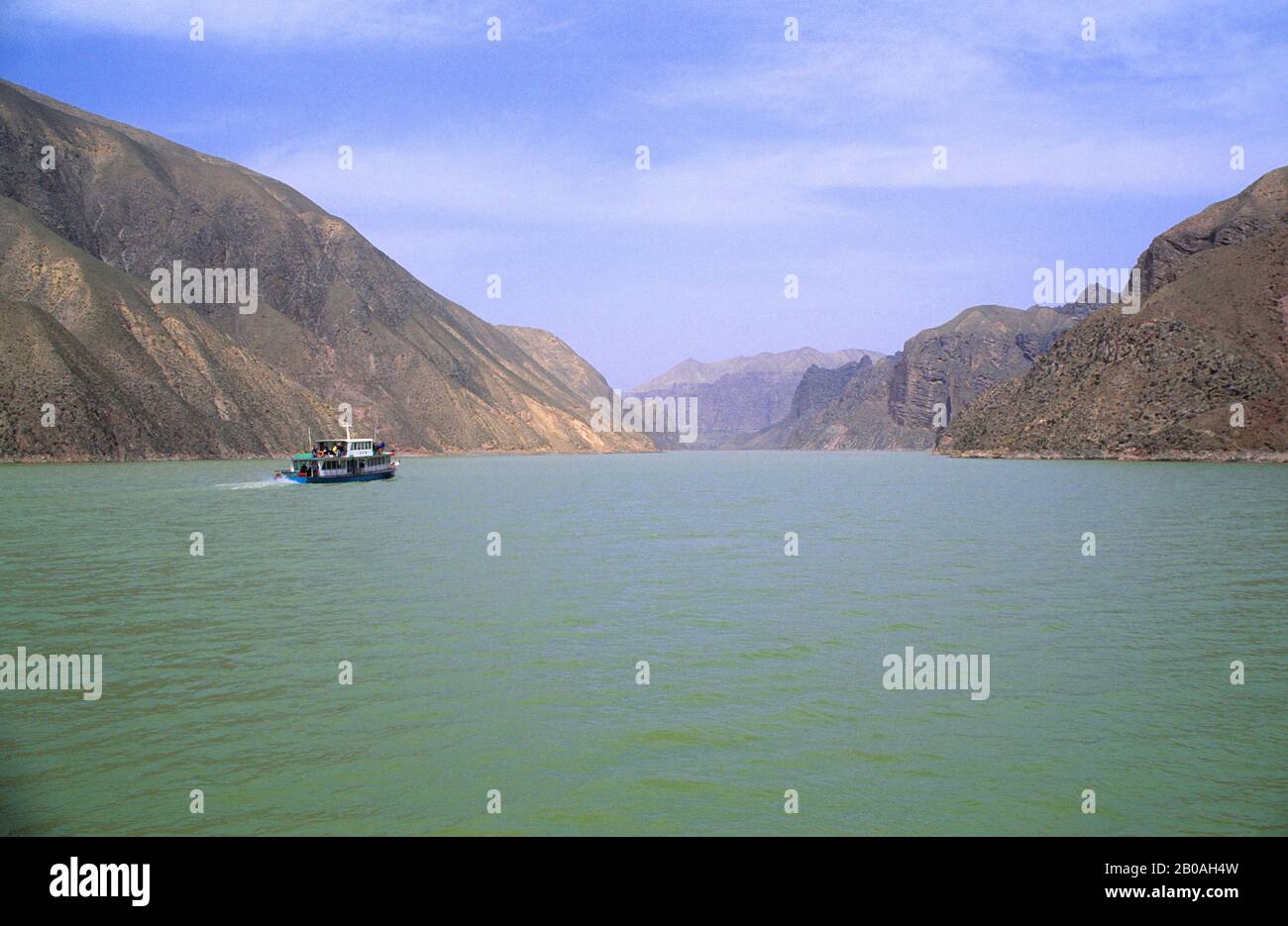 River 'china' boat hi-res stock photography and images - Alamy
