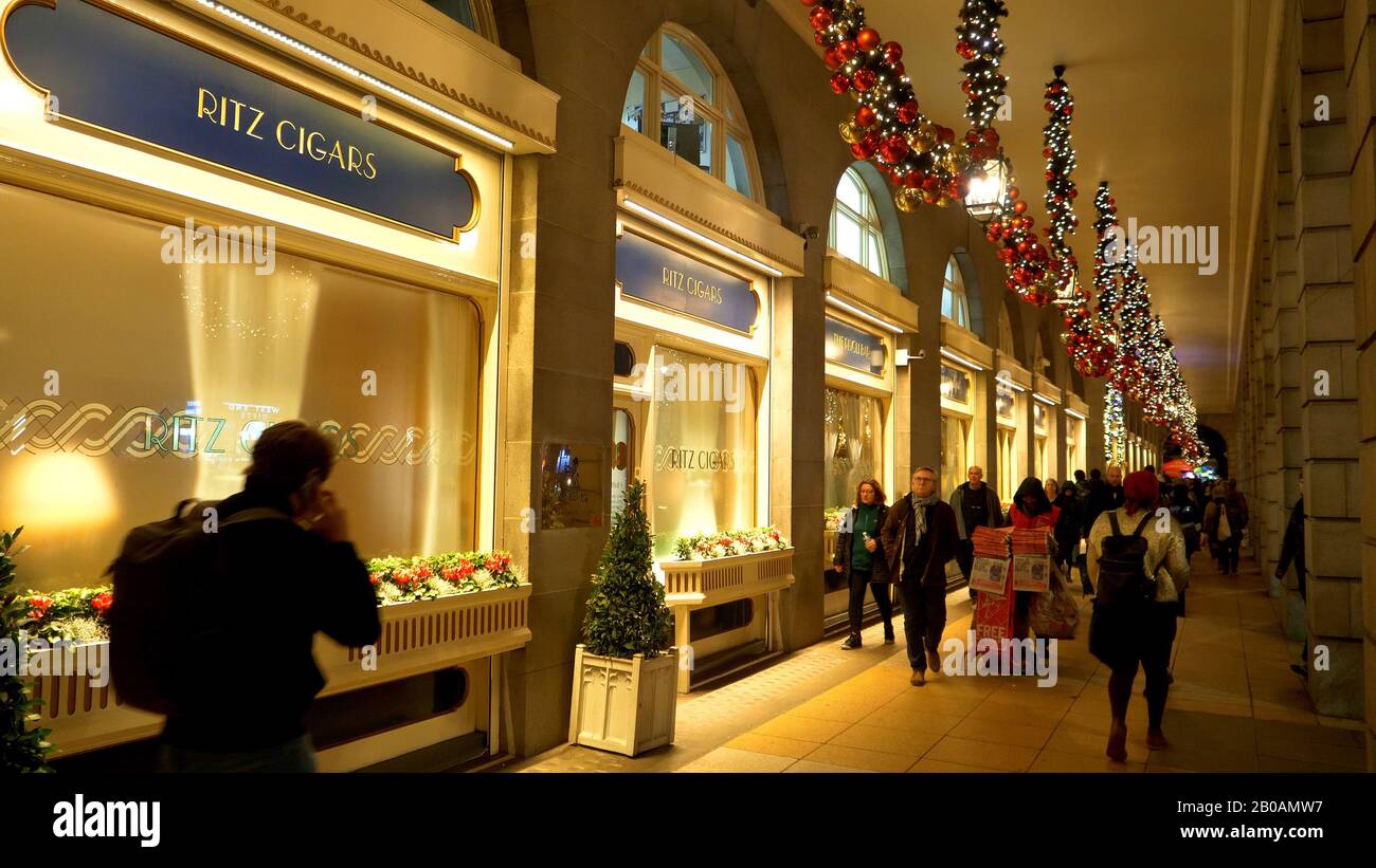 The ritz london vintage hi-res stock photography and images - Alamy