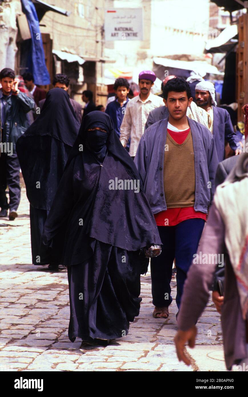 Yemen women hi-res stock photography and images - Alamy