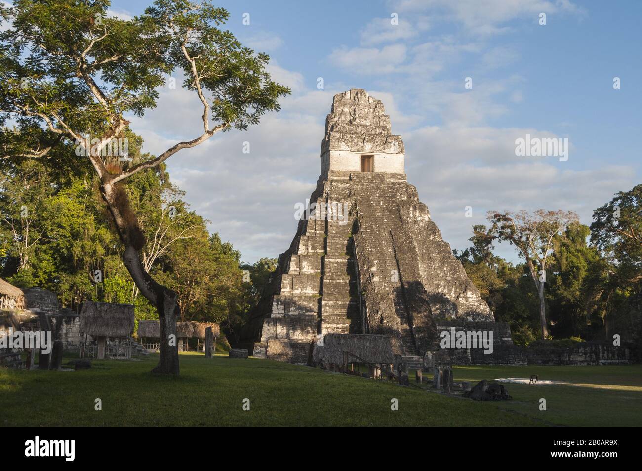 Guatemala, Tikal National Park, Gran Plaza, Templo I, Temple of the Grand Jaguar, 734 AD; UNESCO World Heritage Site Stock Photo