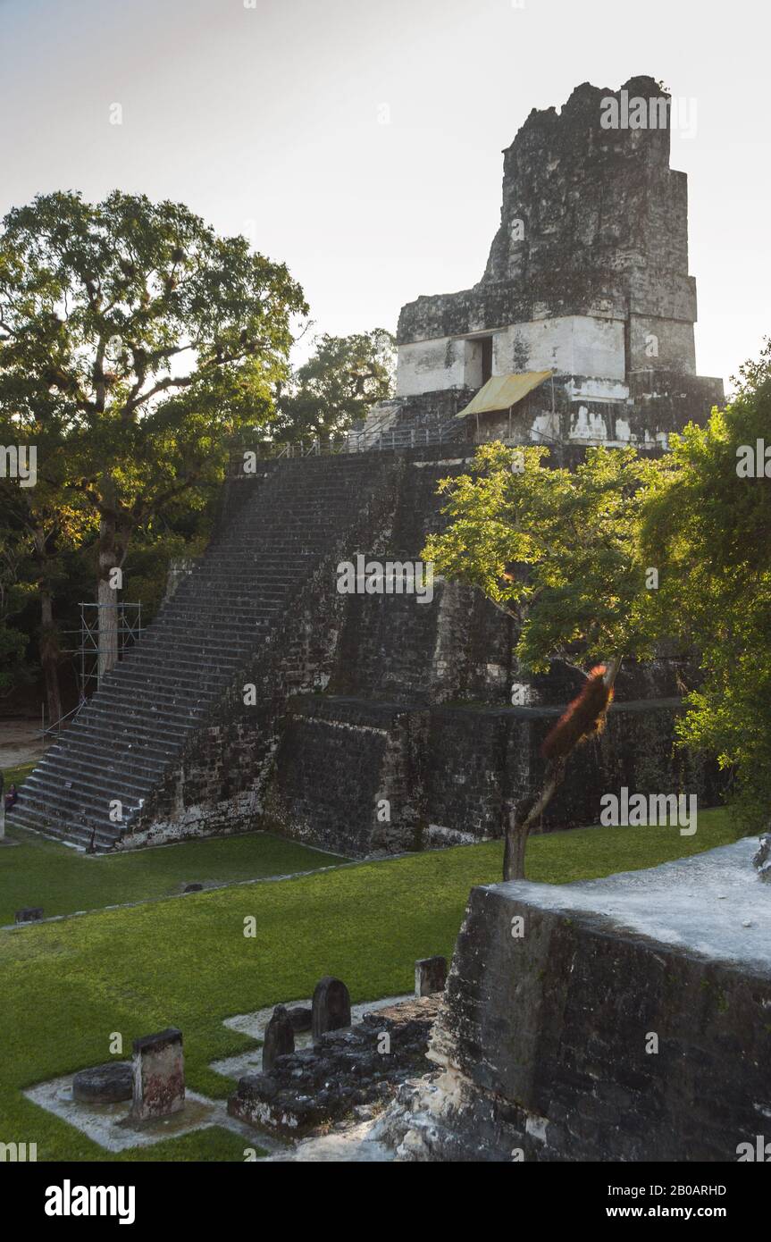 Guatemala, Tikal National Park, Gran Plaza, Templo II, Temple of the Masks, 8th c AD; UNESCO World Heritage Site Stock Photo