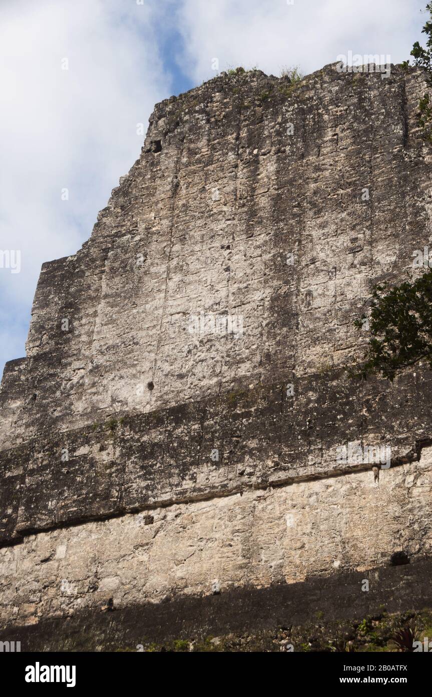 Guatemala, Tikal National Park, Templo VI, Temple of the Inscriptions, 736-766 AD; UNESCO World Heritage Site Stock Photo