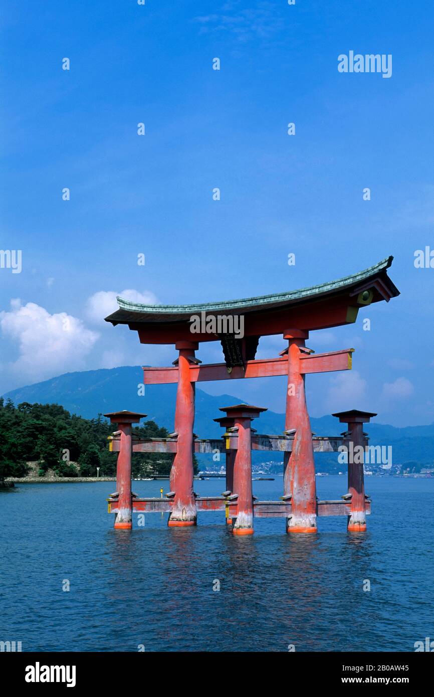 JAPAN, NEAR HIROSHIMA, MIYAJIMA ISLAND, OTORII GATE Stock Photo - Alamy