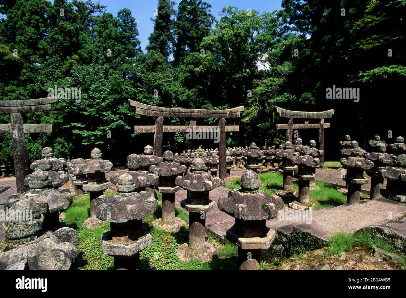 JAPAN, HAGI, DAISHO-IN TEMPLE (BUDDHIST), STONE LANTERNS Stock Photo