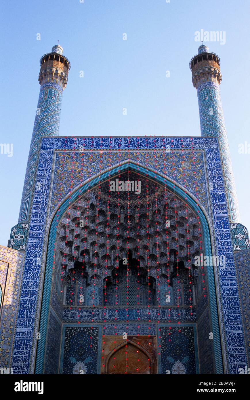 IRAN, ESFAHAN, EMAN KHOMENI SQUARE, IMAM (MASJED-E EMAM) MOSQUE, GATEWAY, MINARETS Stock Photo