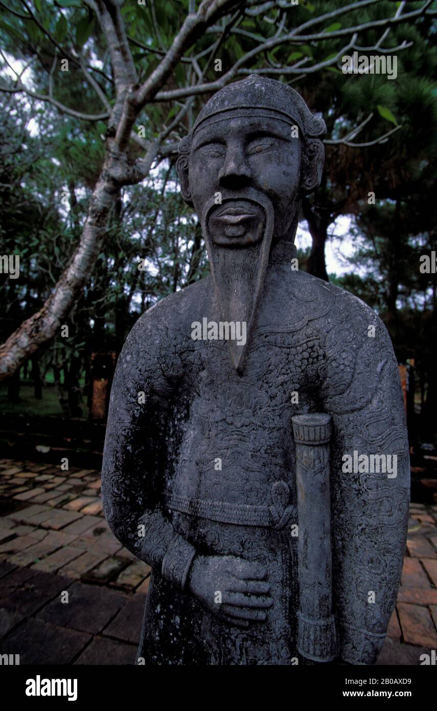VIETNAM, HUE, TOMB OF KING TU DUC, GUARDIAN STATUE Stock Photo