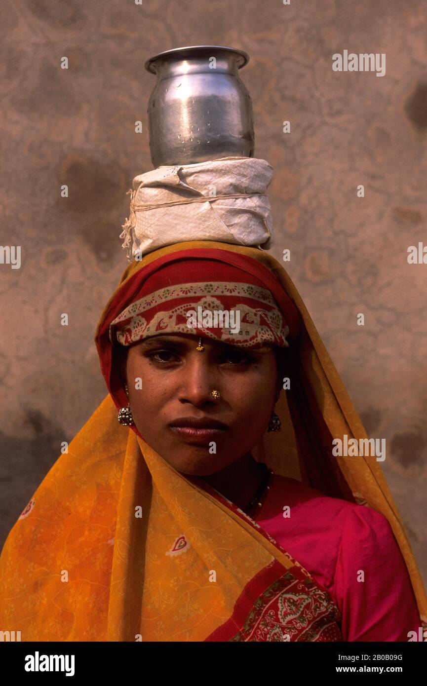 INDIA, AGRA, FORT, WOMAN, PORTRAIT Stock Photo Alamy