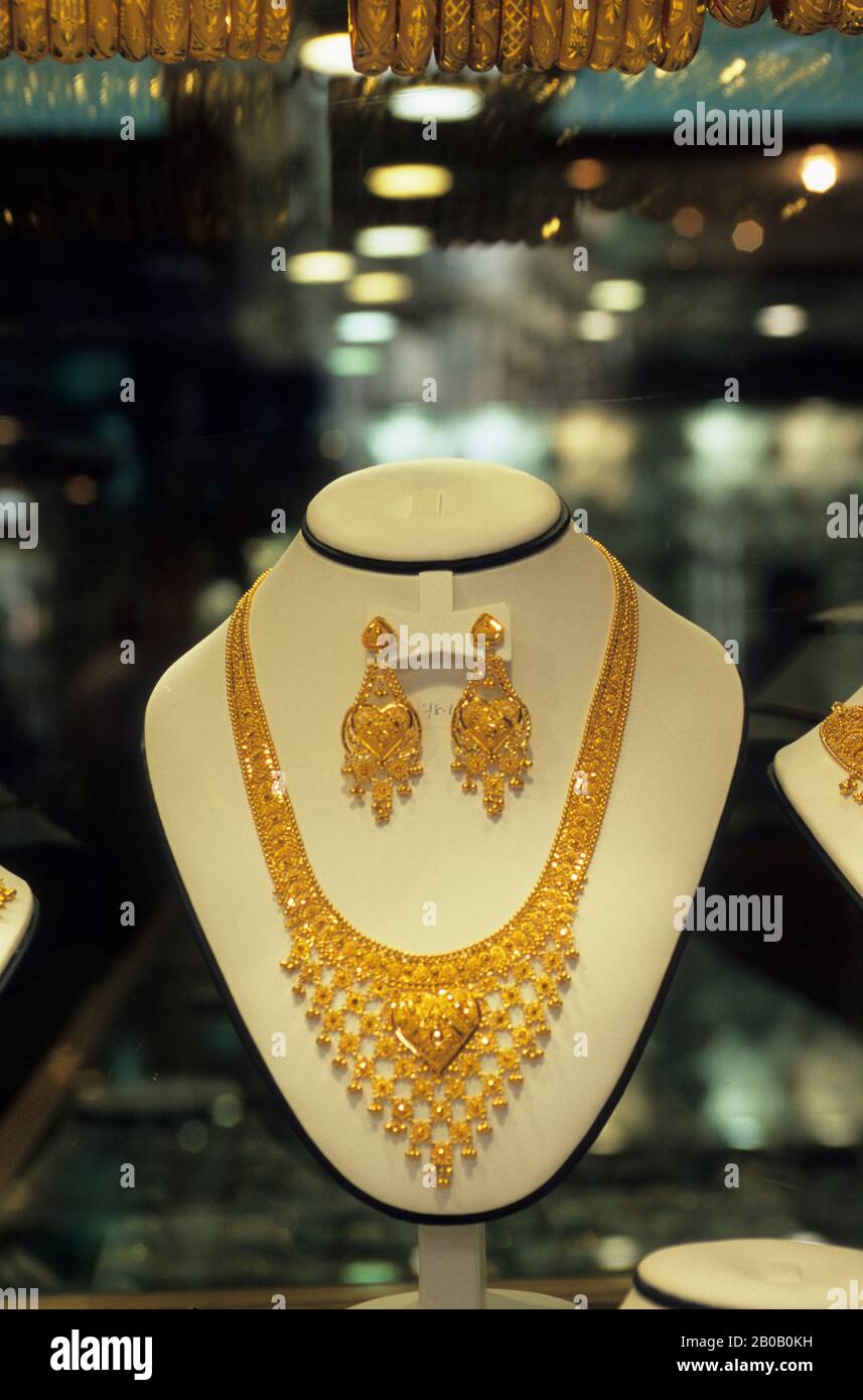 Souk Display UNITED ARAB EMIRATES, DUBAI, GOLD SOUK, WINDOW DISPLAY Stock Photo - Alamy