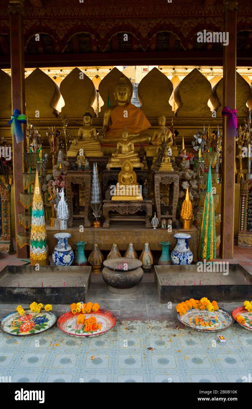 LAOS, VIENTIANE, THAT LUANG STUPA, BUDDHA STATUES Stock Photo Alamy