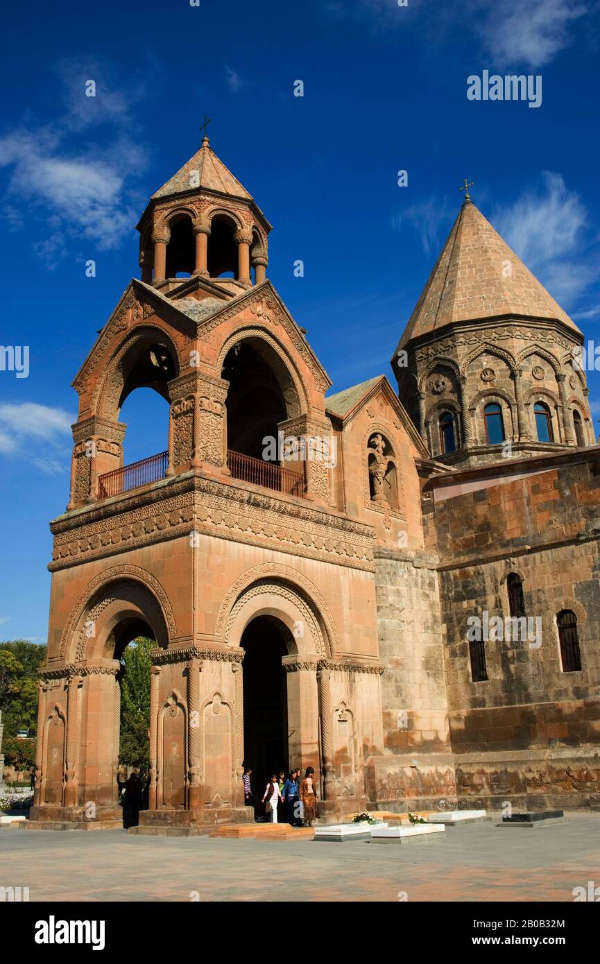 ARMENIA, YEREVAN, CATHEDRAL OF ECHMIADZIN, HEADQUARTERS OF THE ARMENIAN