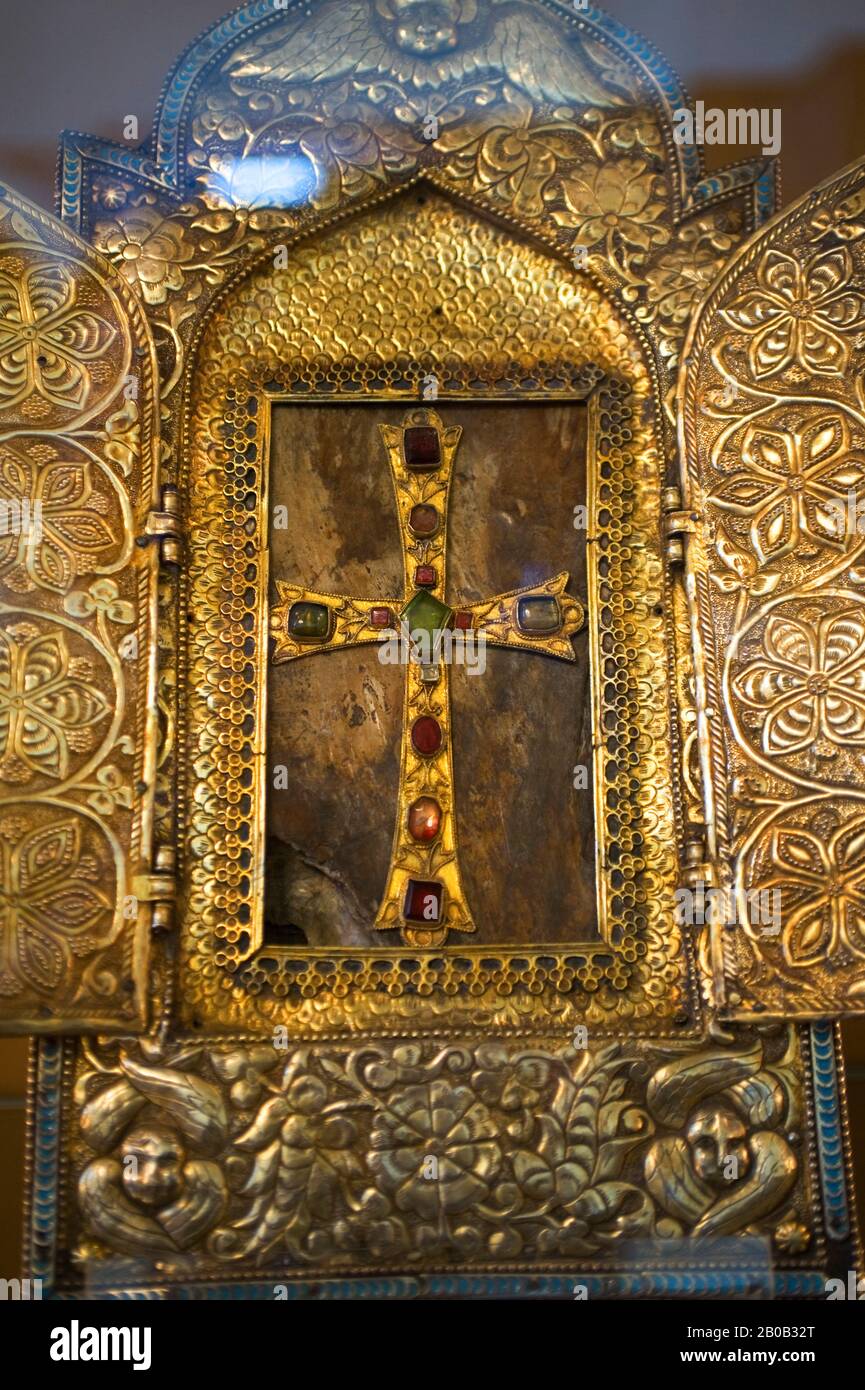 ARMENIA, YEREVAN, CATHEDRAL OF ECHMIADZIN, HEADQUARTERS OF THE ARMENIAN ORTHODOX CHURCH
