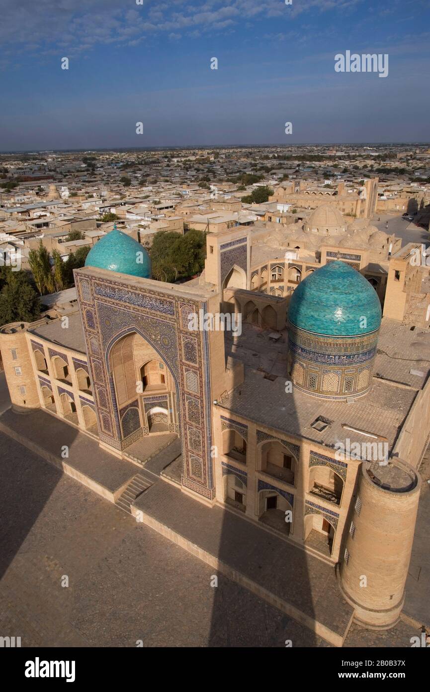 UZBEKISTAN, BUKHARA, MIRI ARAB MADRASAH (RELIGIOUS SCHOOL), VIEW FROM KALON MINARET Stock Photo