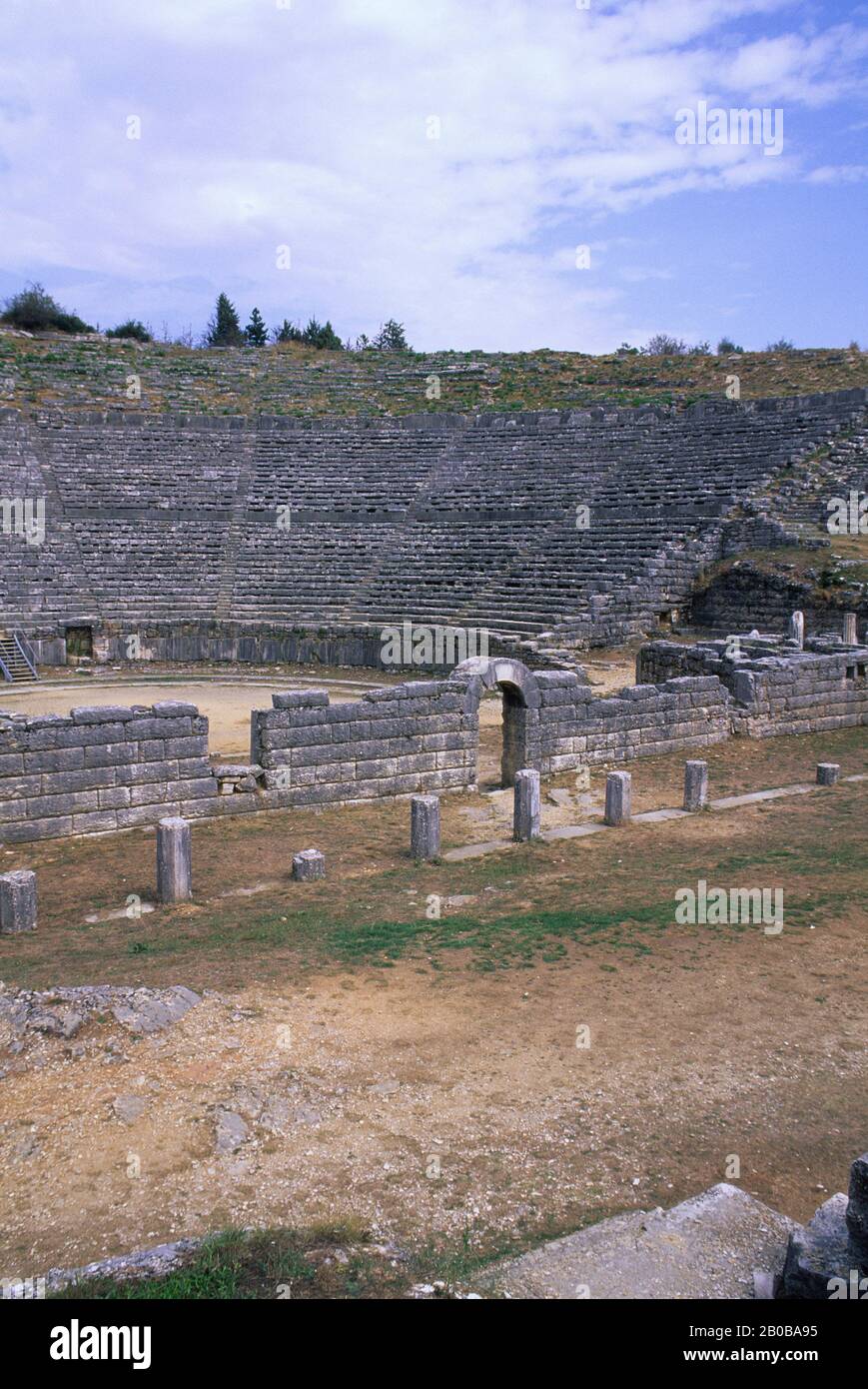 GREECE, DODONA, MAJOR RELIGIOUS CENTER OF NW GREECE, THEATRE FROM 3RD CENTURY BC Stock Photo