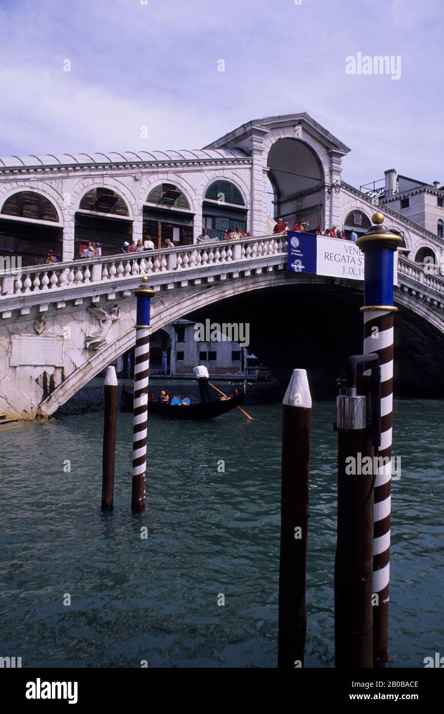 Grand canal and rialto bridge hi-res stock photography and images - Alamy