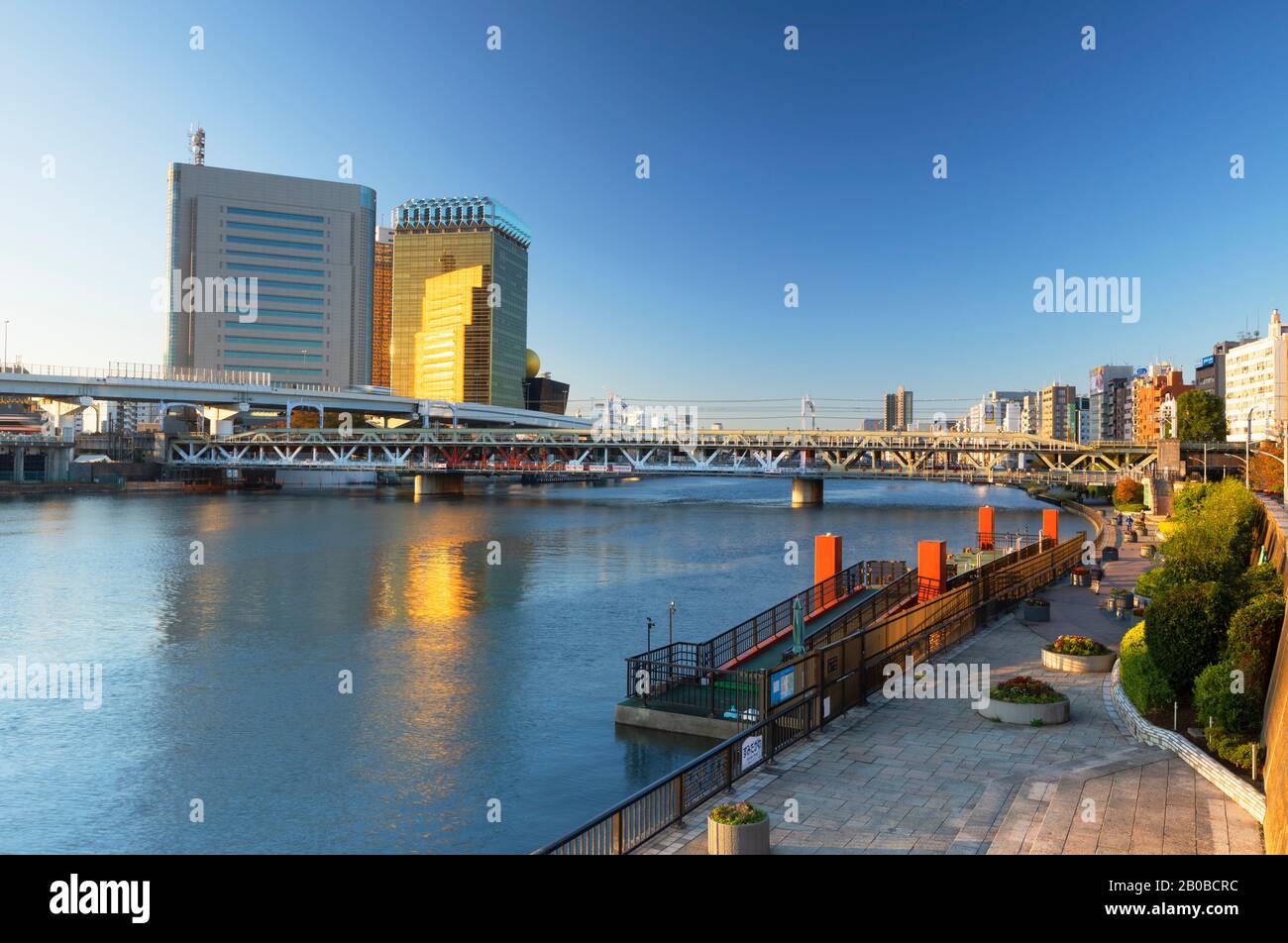 Asahi Breweries Tower and Sumida River, Tokyo, Japan Stock Photo