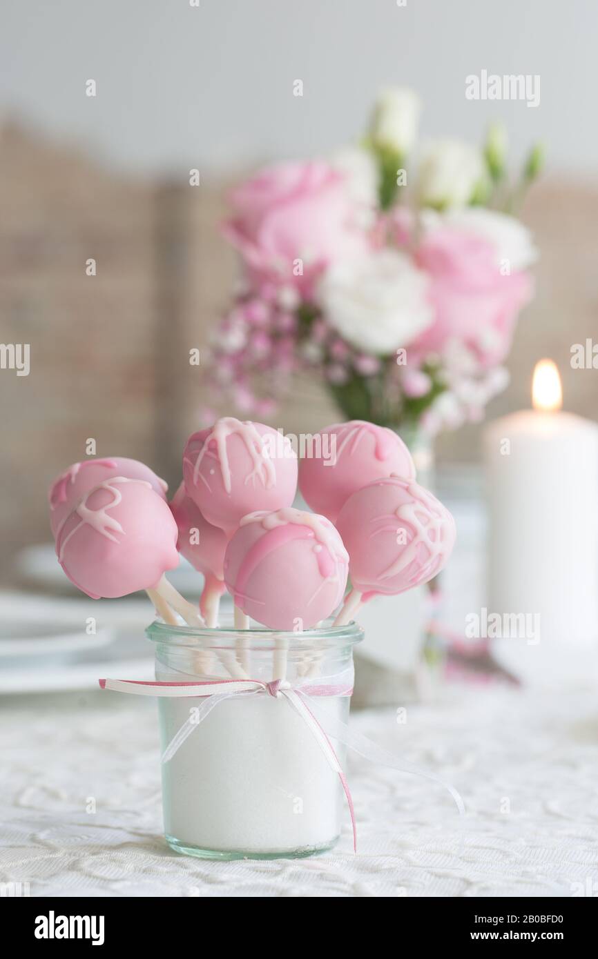 wedding dekoration in pink Stock Photo: 344460956 - Alamy