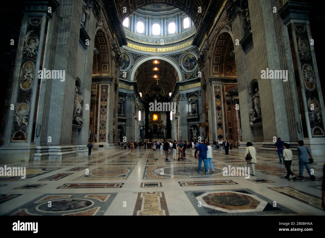 ITALY, ROME, VATICAN, ST. PETER'S SQUARE, ST. PETER'S BASILICA, INTERIOR, NAVE Stock Photo