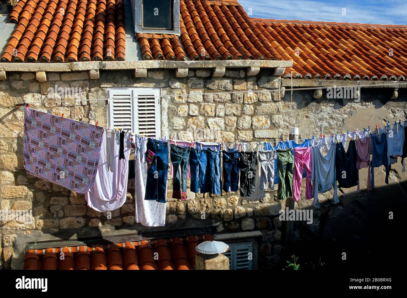 CROATIA, DUBROVNIK, CITY WALL WALK, LAUNDRY Stock Photo Alamy