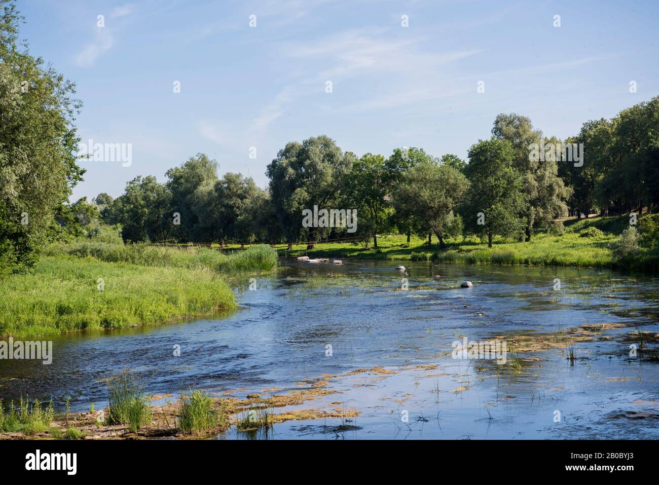 Beautiful landscape river blue sky hi-res stock photography and images ...