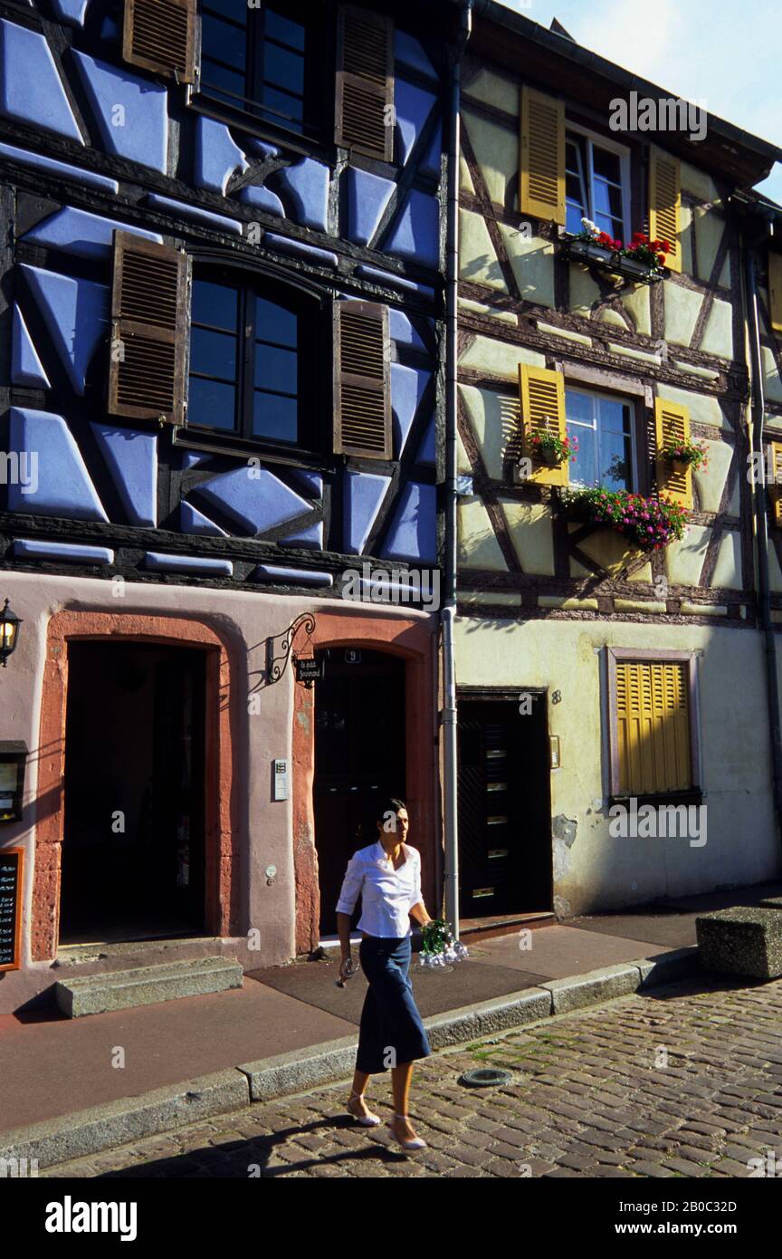 FRANCE, COLMAR, HALFTIMBERED HOUSE, WAITRESS Stock Photo