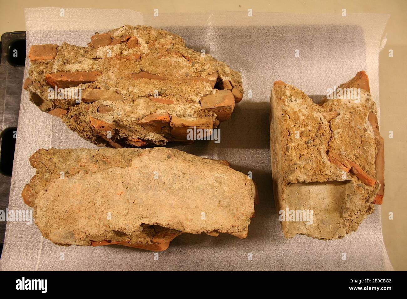 Roof tiles in mortar, wall fragment, building fragment, earthenware, brick, lime mortar, 59 x 25 x 22.5 cm, ca. 50 kg, roman, Netherlands, Zeeland, Noord-Beveland, Colijnsplaat, Oosterschelde Stock Photo