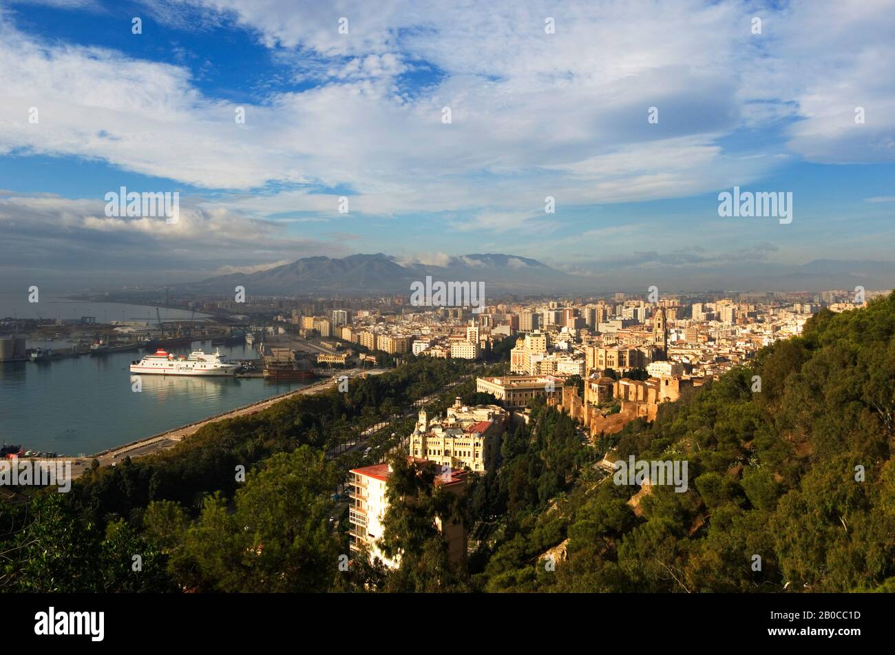 SPAIN, COSTA DEL SOL, MALAGA, OVERVIEW OF CITY WITH PORT Stock Photo