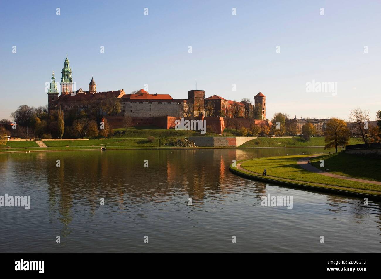 POLAND, KRAKOW, WISTA (VISTULA) RIVER WITH VIEW OF WAWEL CASTLE Stock Photo