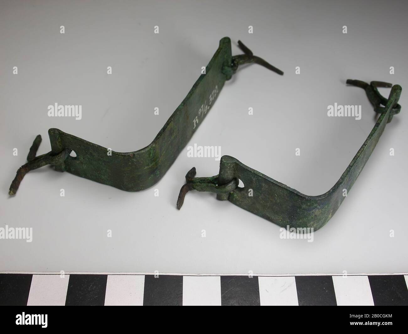 hinge, metal, bronze, 8.4 x 4.2 x 1.6 cm, France, unknown, unknown, Amiens Stock Photo Alamy